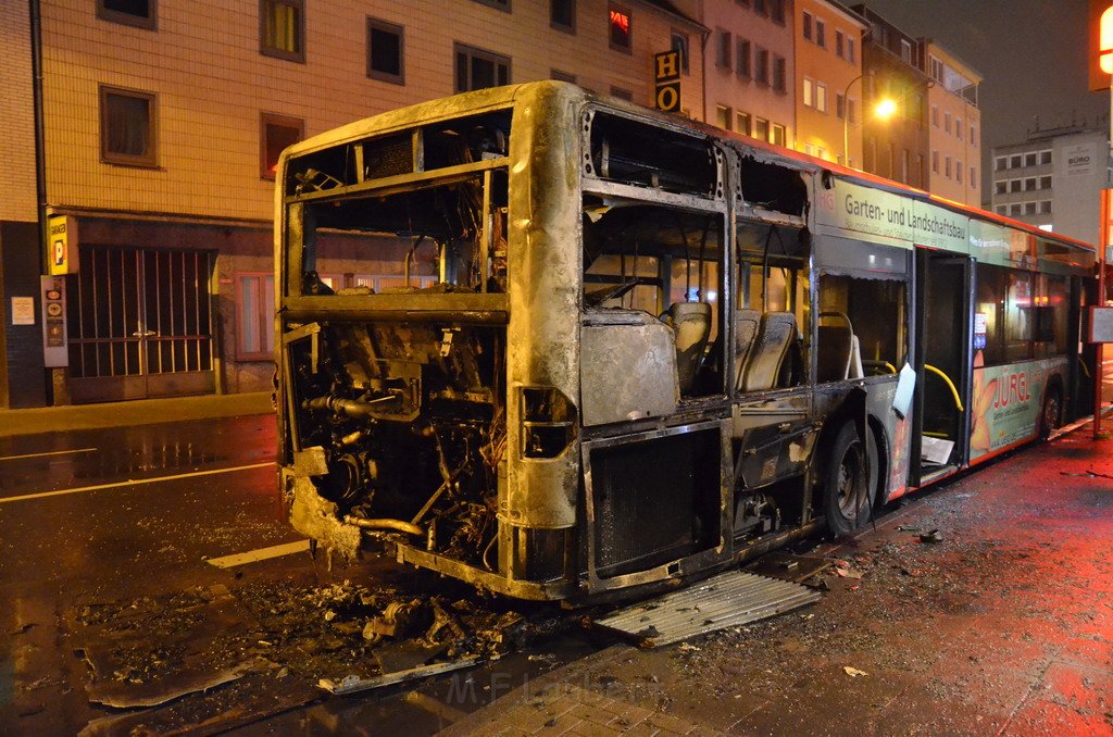 Stadtbus fing Feuer Koeln Muelheim Frankfurterstr Wiener Platz P094.JPG